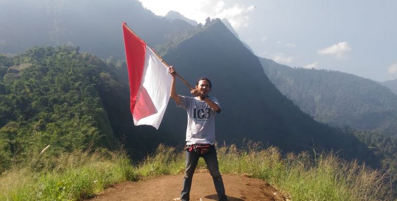 RMOLJatim Kibarkan Merah Putih Di Puncak Anjasmoro
